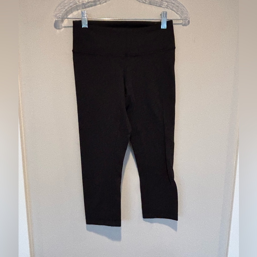 Lululemon Athletica Cropped Wunder Under Black Leggings 011